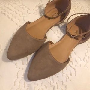NWT Nude pointed toe flats!